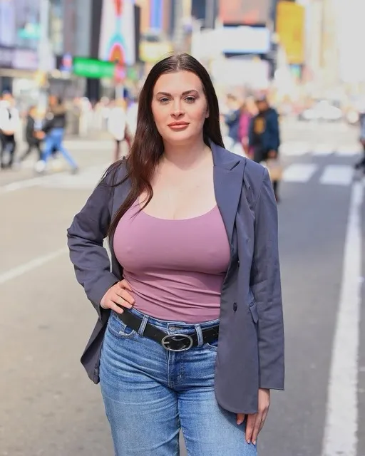 Lindsey Lee Net Worth