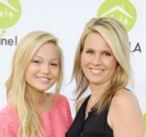 Olivia Holt Mother